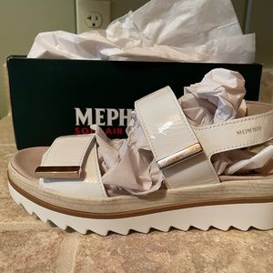 MEPHISTO IVORY PATENT LEATHER SANDALS, NEW, 7
